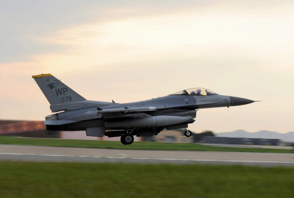 US to start training Ukrainian pilots on how to fly F-16s from next month