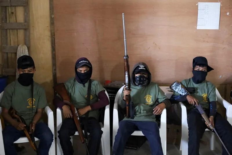 Mexico teens take up arms in response to increased kidnappings
