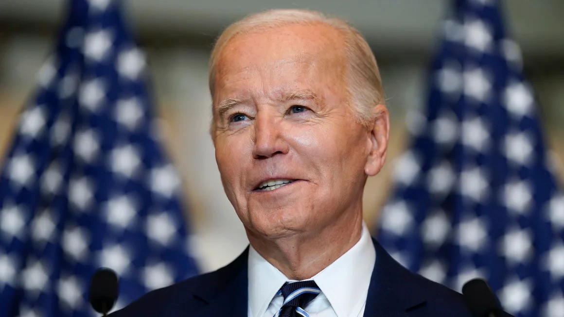 Biden informs crowd of recent meeting with Mitterrand, former French president who died in 1996