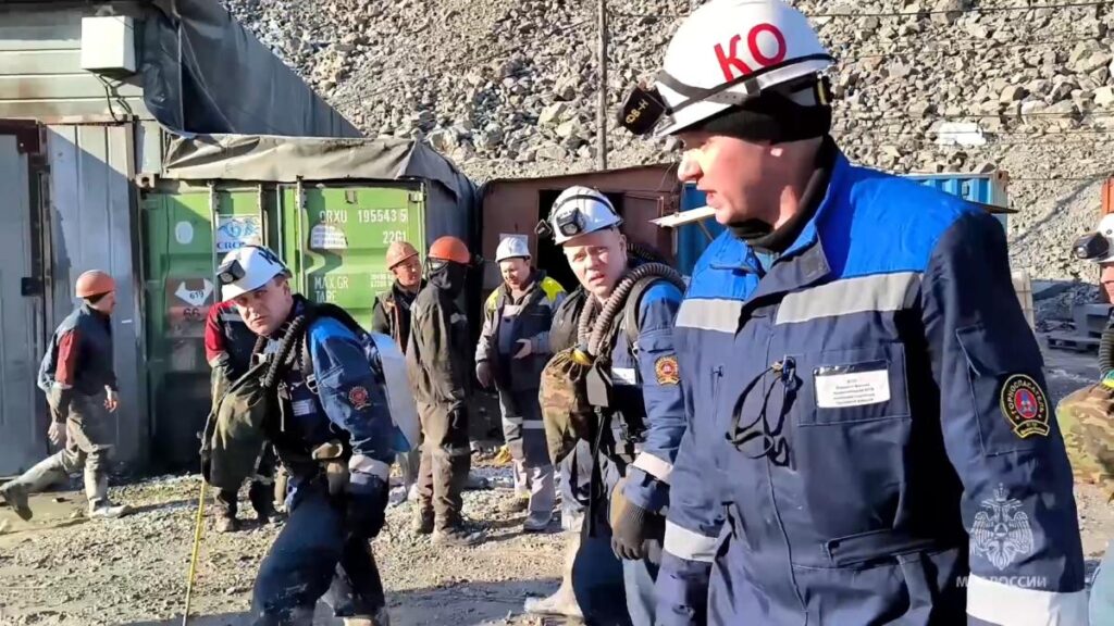Attempts to rescue 13 people trapped in a collapsed Russian gold mine continue for a fifth day