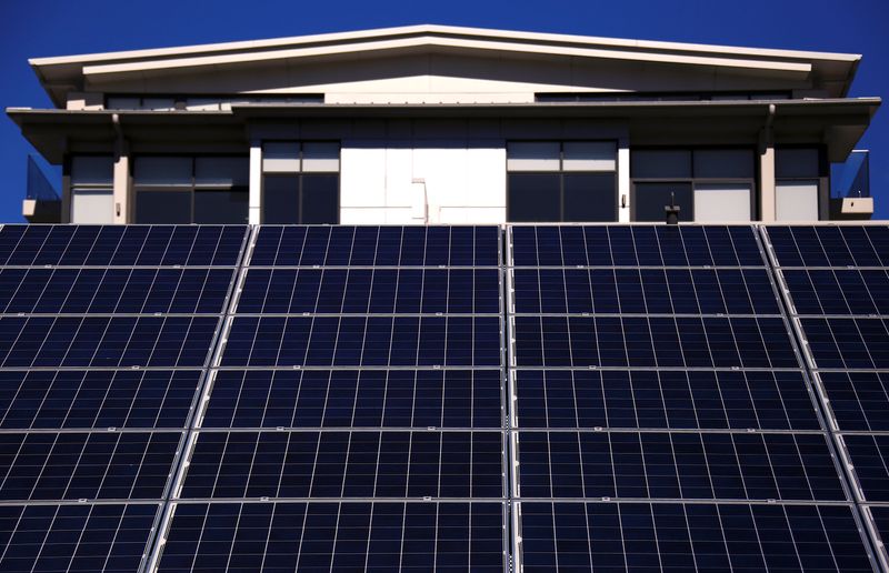 Australia to create $653 million fund to expand solar panel manufacturing