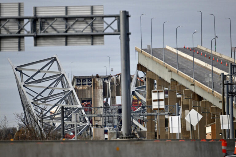 Did warnings to get off the Key Bridge reach the construction crew fixing potholes?