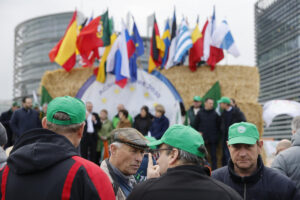 France's Senate rejects bill to ratify EU-Canada trade deal because of farmers' concerns