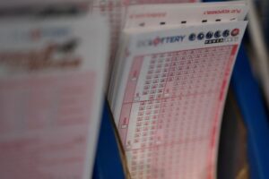Jackpots of $1.9 billion up for grabs in two US lotteries