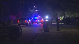 Man shot in Orange County neighborhood Monday morning, deputies say