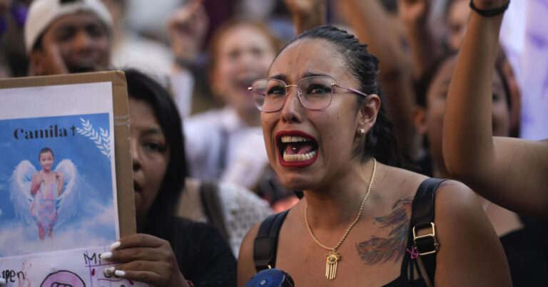 Woman suspected of kidnapping and killing girl is beaten to death by mob in Mexican tourist city