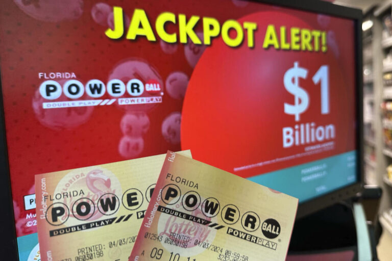 $1.3 billion Powerball winning ticket sold in Oregon after draw delays