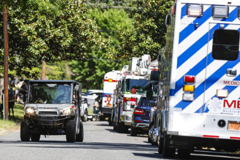 4law enforcement officers killed while serving warrant in North Carolina