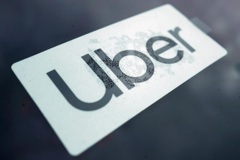 Failed Australian rideshare app accuses Uber of illegally operating service to gain unfair advantage