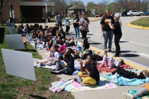 For students at Olathe’s Heatherstone Elementary, eclipse meant day was sunny-side up