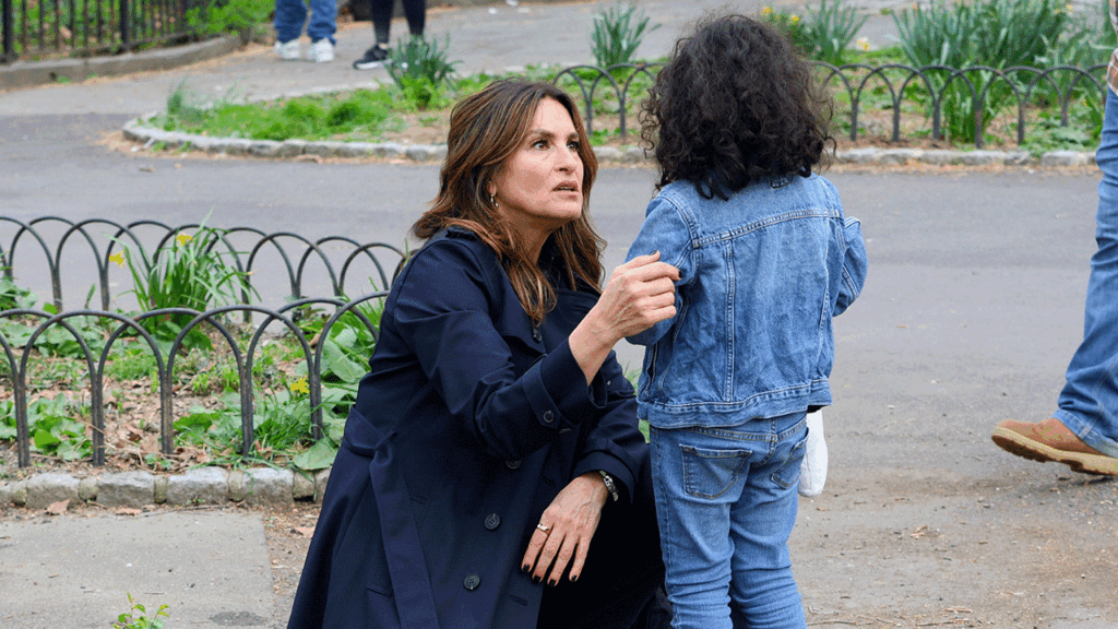 'Law & Order: SVU' star Mariska Hargitay helps a lost young girl relocate her mother in NYC