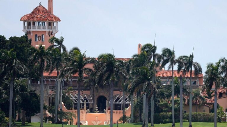 Marines at Trump resort did not break rules on politicking in uniform