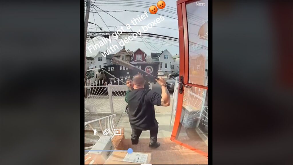 New York City man confronts alleged porch pirate with baseball bat: 'Get on your knees!'