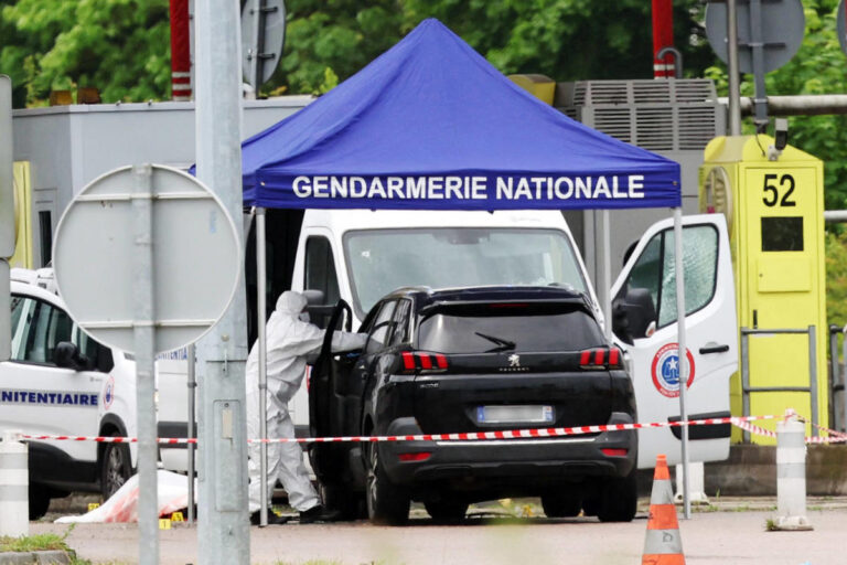 Manhunt launched in France after 2 prison guards are killed in inmate escape