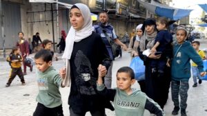 Palestinians flee as Israeli forces go back into Jabalia