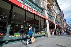 Shoplifter attacks NYC Trader Joe's worker with garbage can lid in vacancy-plagued Flatiron