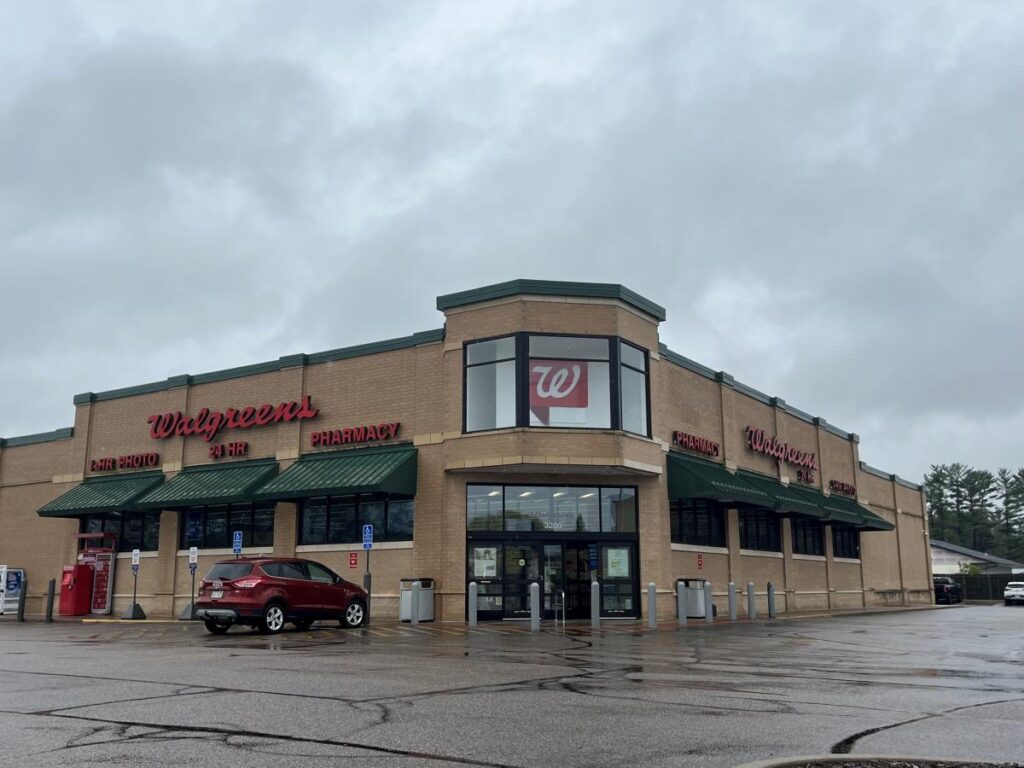 Shoppers evacuated from Wisconsin Rapids Walgreens Thursday after store filled with haze