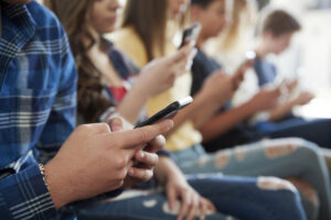 Should Washington’s Public Schools Ban Students From Using Cellphones?