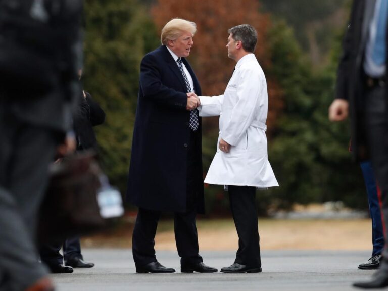 Trump challenges Biden to a cognitive test but confuses the name of the doctor who tested him