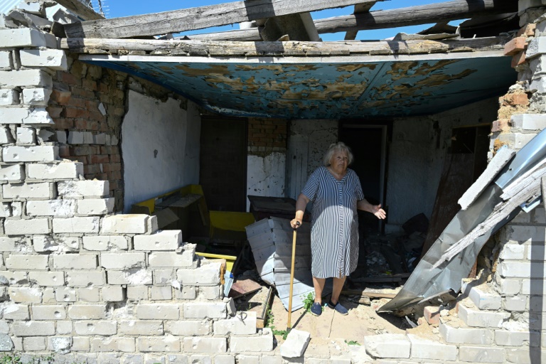 The Ukrainian village of Novovorontsovka faces regular Russian artillery attacks and a lack of drinking water (Genya SAVILOV)