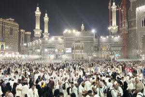 In Mecca's sweltering heat, Muslims start this year's Hajj pilgrimage