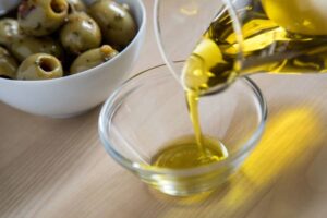 Olive oil prices have soared in recent years, putting higher quality products out of reach for many hard-pressed shoppers. However a bumper harvest this year could soon bring prices around the world down again. Christin Klose/dpa