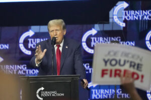 Trump challenges Biden to a cognitive test but confuses the name of the doctor who tested him