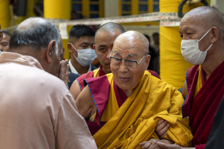 US lawmakers meet with Dalai Lama in India's Dharamshala, sparking anger from China